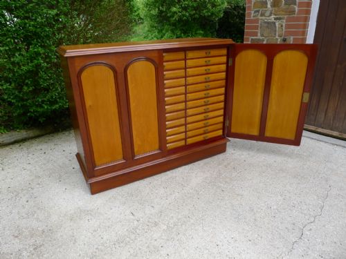A Superb Pure Art Deco Collectors Cabinet by Albert Copestake of Nottingham. 1925.
