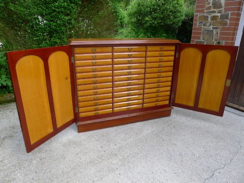 fig 1. A SUPERB PURE ART DECO COLLECTORS CABINET BY ALBERT COPESTAKE OF NOTTINGHAM. 1925.
