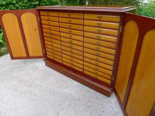 fig 2. A SUPERB PURE ART DECO COLLECTORS CABINET BY ALBERT COPESTAKE OF NOTTINGHAM. 1925.