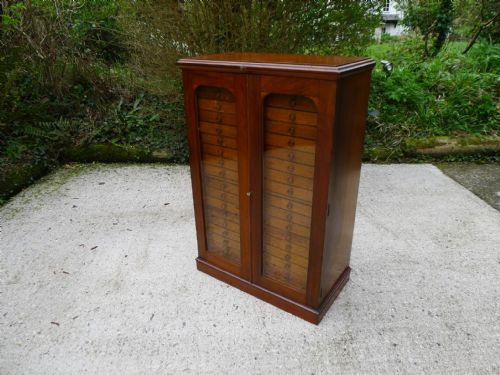 fig 1. A SUPER WATKINS & DONCASTER BUTTERFLY COLLECTORS CABINET IN ENGLISH WALNUT AND MAHOGANY CIRCA 1900. 18 WIDE DRAWERS.