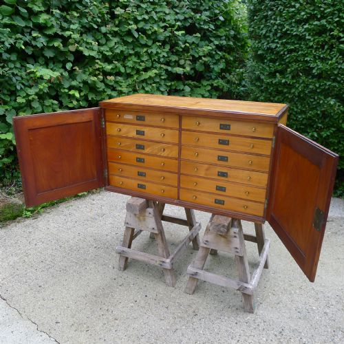 fig 1. EXCELLENT 12 DRAWER VICTORIAN COLLECTORS CABINET. CIRCA 1880