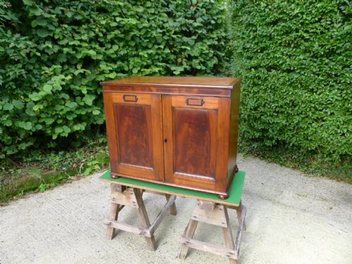 fig 1. A SUPERB 18 DRAWER VICTORIAN COLLECTORS CABINET IN HONDURAS MAHOGANY. CIRCA 1870.