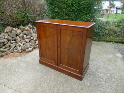 fig 1. A REALLY BEAUTIFUL 24 DRAWER MAHOGANY COLLECTORS CABINET. CIRCA 1880
