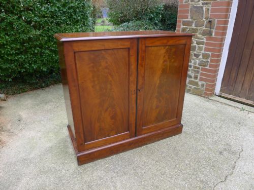 fig 2. A REALLY BEAUTIFUL 24 DRAWER MAHOGANY COLLECTORS CABINET. CIRCA 1880