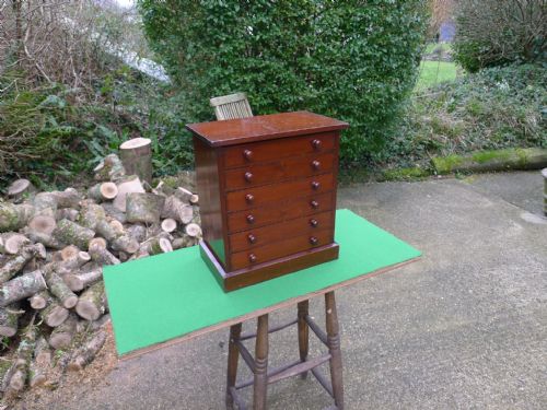 fig 1. A GOOD 6 DRAWER DEAL COLLECTORS CABINET. CIRCA 1900