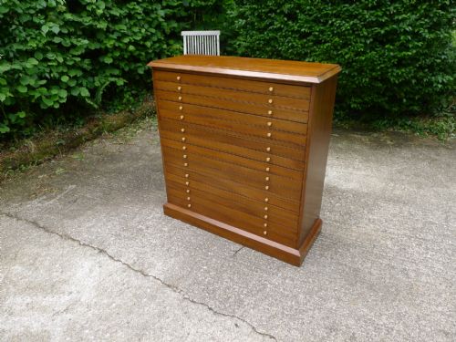 fig 1. A 15 DRAWER MAHOGANY COLLECTORS CABINET CIRCA 1930.