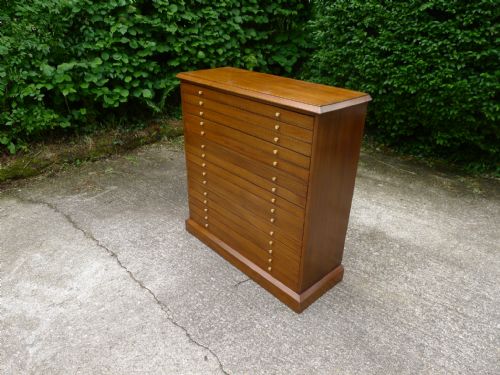 fig 2. A 15 DRAWER MAHOGANY COLLECTORS CABINET CIRCA 1930.