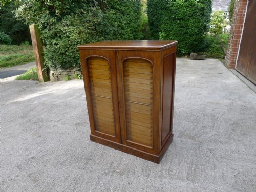fig 1. AN EXCELLENT 40 DRAWER MAHOGANY ENTOMOLOGICAL COLLECTORS CABINET BY BRADY OF EDMONTON CIRCA 1890.