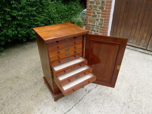 AN EXCELLENT 12 DRAWER COLLECTORS CABINET BY STANDISH CIRCA 1880 - ADDITIONAL PHOTO 1