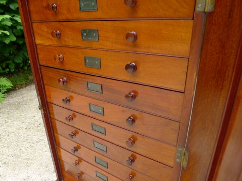 AN EXCELLENT 12 DRAWER COLLECTORS CABINET BY STANDISH CIRCA 1880 - ADDITIONAL PHOTO 8