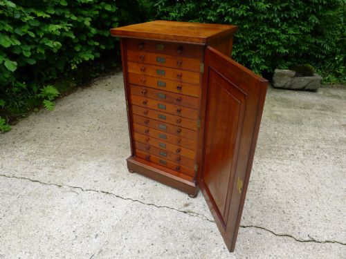 AN EXCELLENT 12 DRAWER COLLECTORS CABINET BY STANDISH CIRCA 1880 - ADDITIONAL PHOTO 11