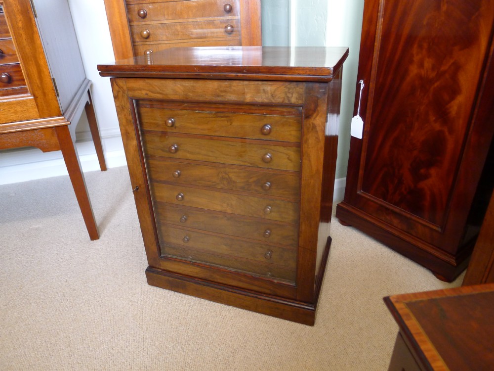 A GOOD ENGLISH FIGURED WALNUT 8 DRAWER COLLECTORS CABINET.
