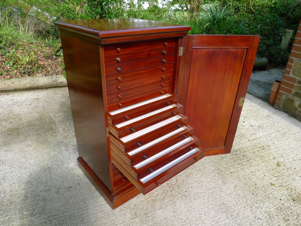 A SUPERB 18 DRAWER, VICTORIAN, SOLID MAHOGANY COLLECTORS CABINET CIRCA 1890.