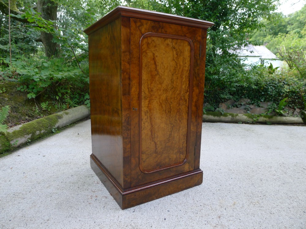 A VICTORIAN 16 DRAWER COLLECTORS CABINET IN FINELY FIGURED BURR WALNUT CIRCA 1870