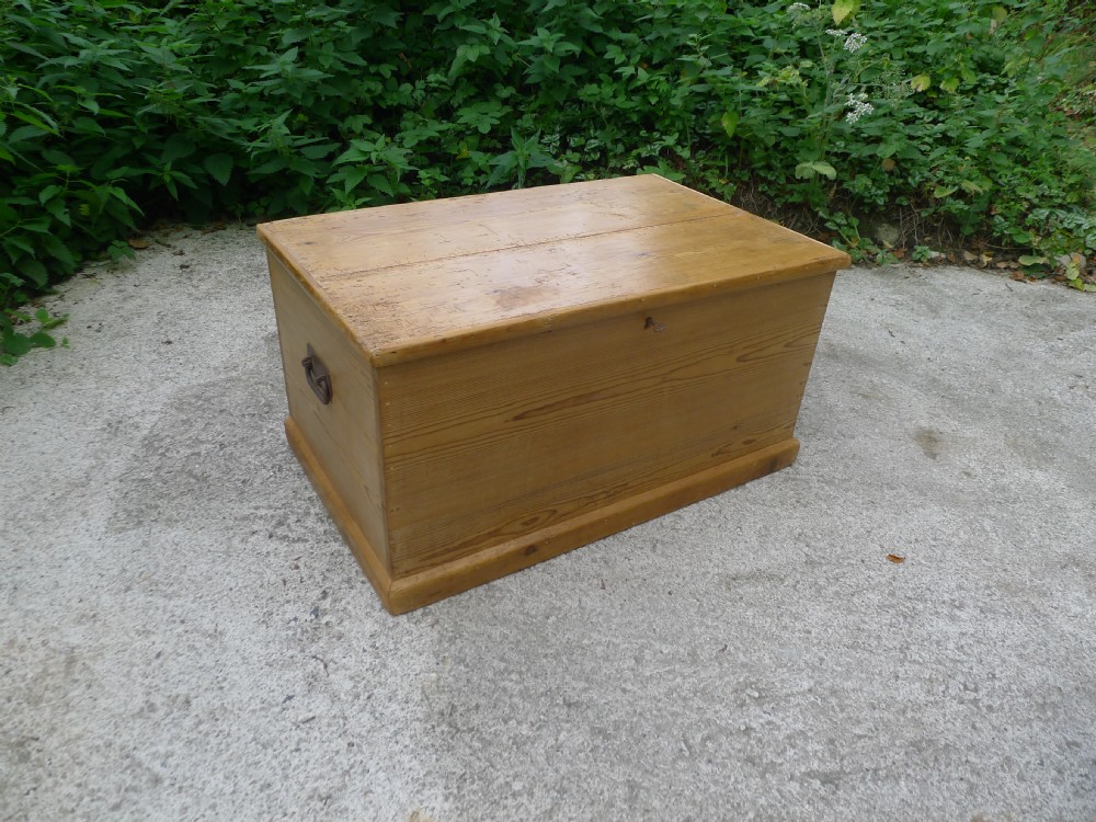 A VICTORIAN PINE BLANKET CHEST FROM DEVON. CIRCA 1890.