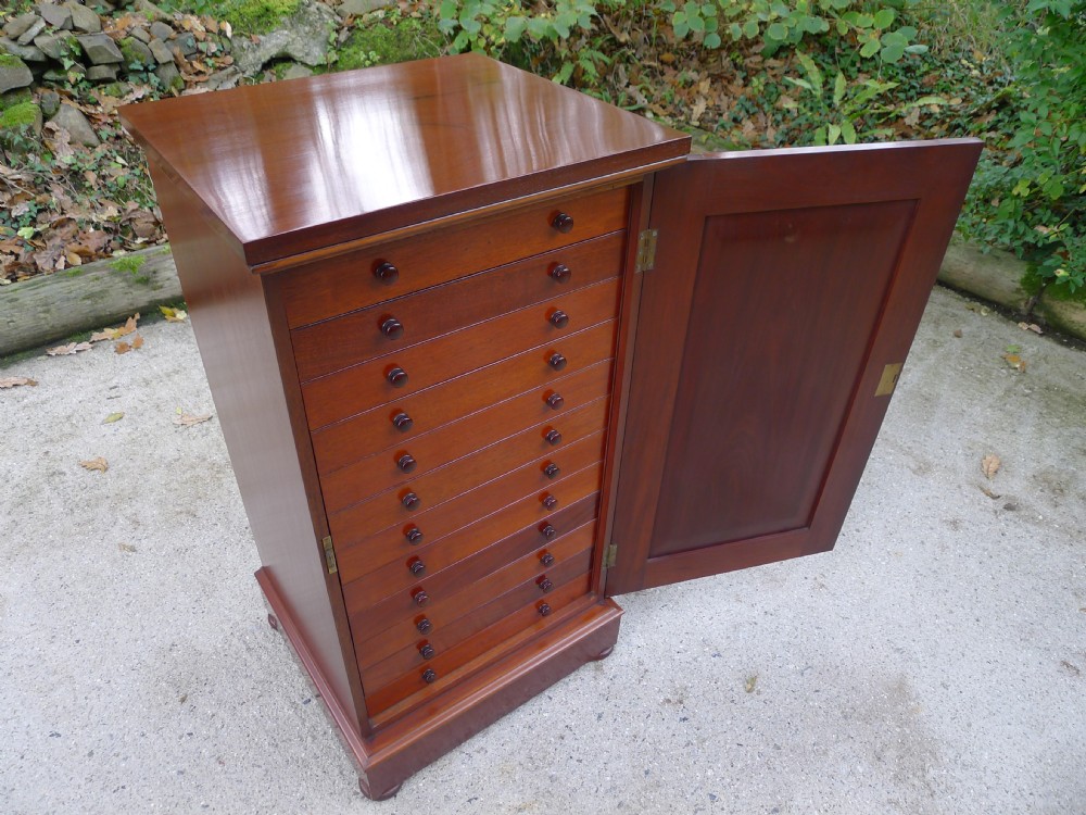 A SUPERB EARLY VICTORIAN, HONDURAS MAHOGANY, COLLECTORS CABINET BY STANDISH