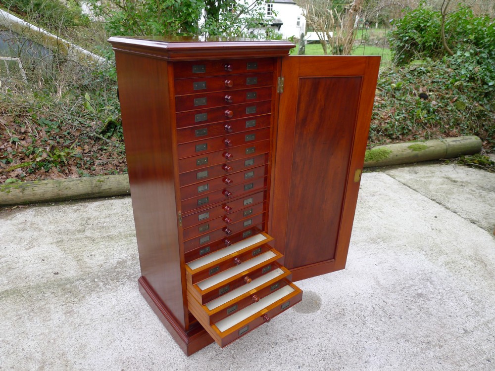A FINE HONDURAS MAHOGANY 20 DRAWER COLLECTORS CABINET CIRCA 1880