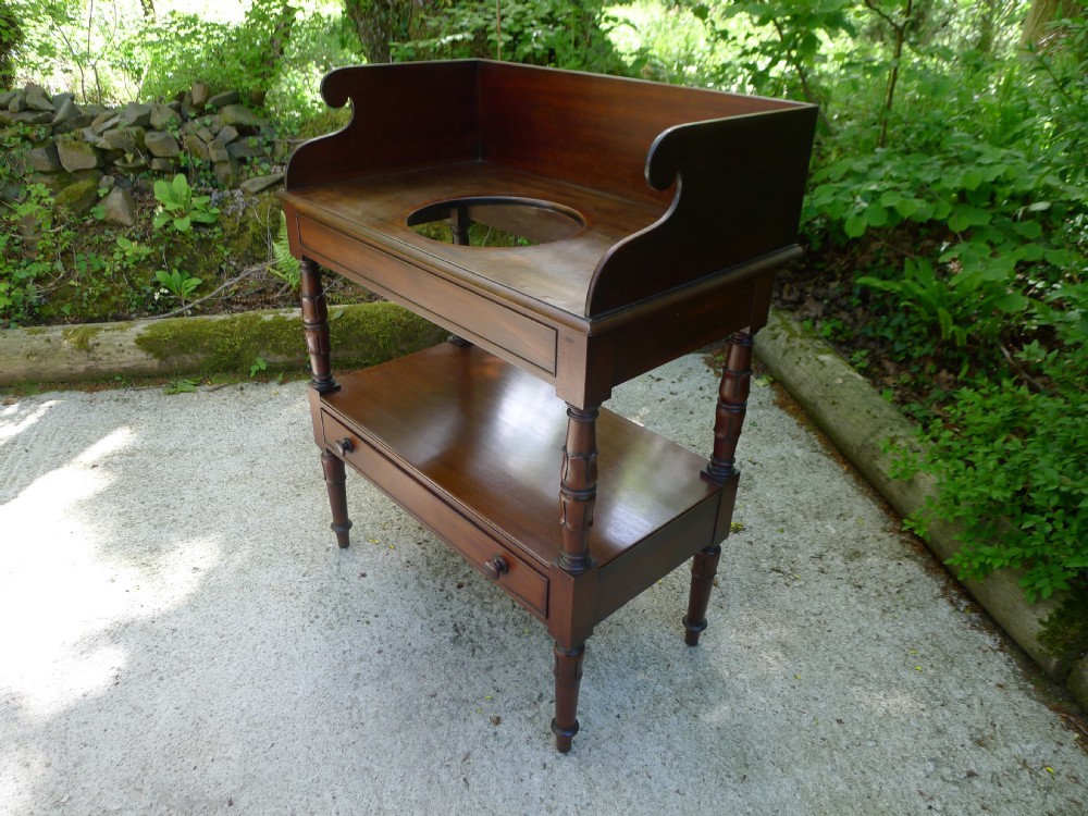 A WILLIAM IV MAHOGANY WASHSTAND CIRCA 1836