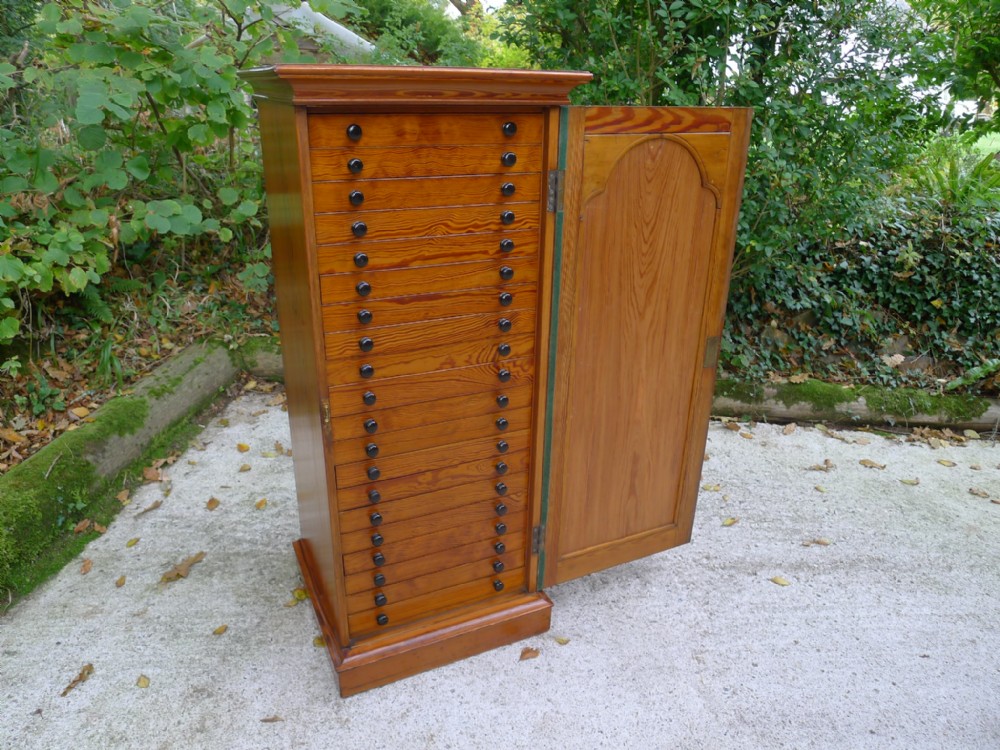 A SUPERB 20 DRAWER 'TREFOIL' STYLE COLLECTORS CABINET BY J.T.CROCKETT OF LONDON CIRCA 1880