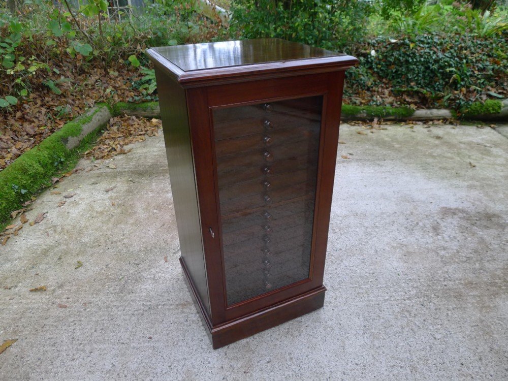 A GOOD 16 DRAWER SATIN WALNUT AND MAHOGANY COLLECTORS CABINET BY WATKINS AND DONCASTER THE STRAND, LONDON. CIRCA 1910.