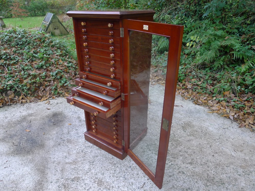 A WATKINS AND DONCASTER 'DE LUXE' SOLID MAHOGANY 20 DRAWER COLLECTORS CABINET CIRCA 1890.