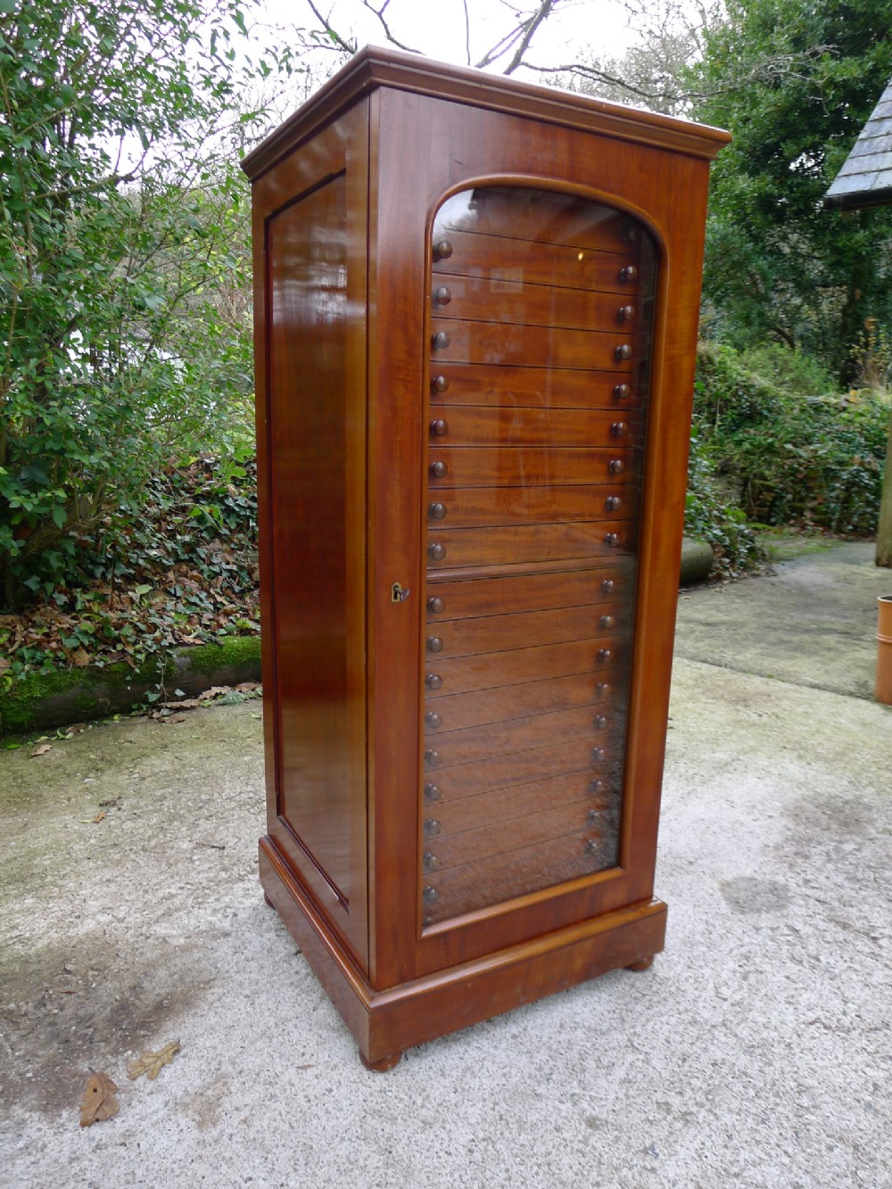 BRADY 20 DRAWER BUTTERFLY CABINET IN  SUPERB CONDITION CIRCA 1900.