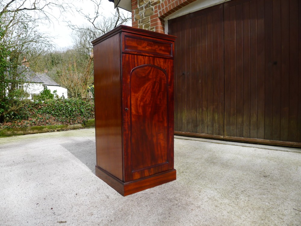A VERY FINE 20 DRAWER VICTORIAN, HONDURAS MAHOGANY, COLLECTORS CABINET CIRCA 1870. 