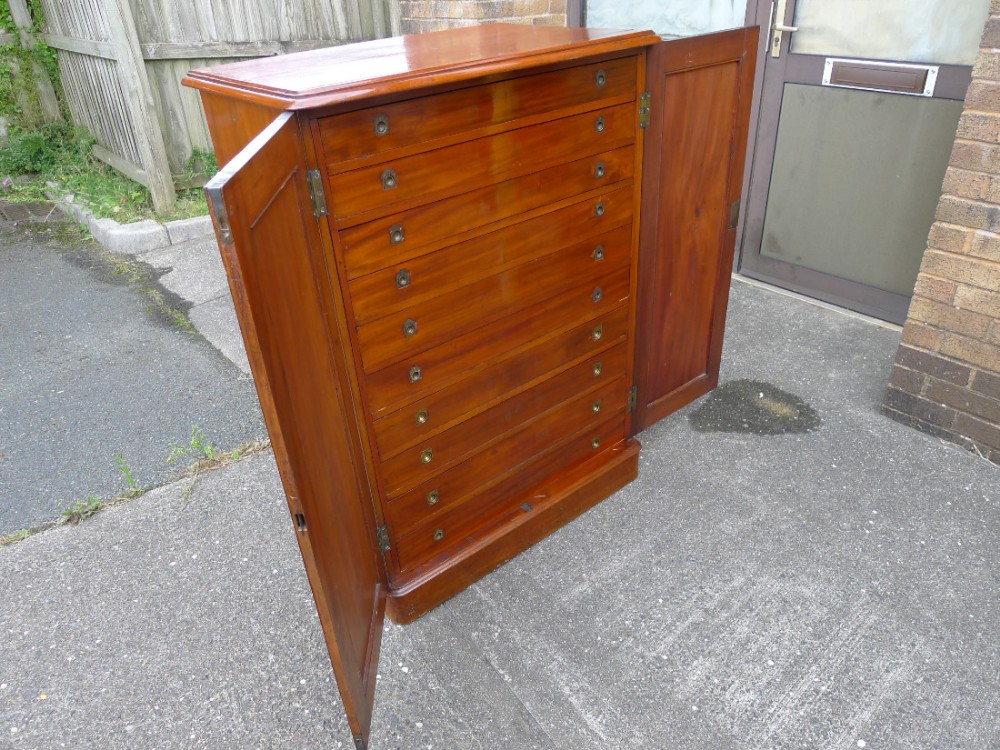 A VERY VERSATILE 10 DRAWER VICTORIAN MAHOGANY COLLECTORS CABINET CIRCA 1890.