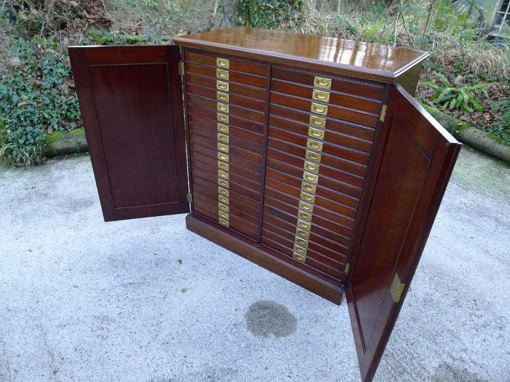 A FINE 36 DRAWER COLLECTORS CABINET IN SOLID MAHOGANY BY LEONARD TATCHELL, F.R.S. CIRCA 1900.