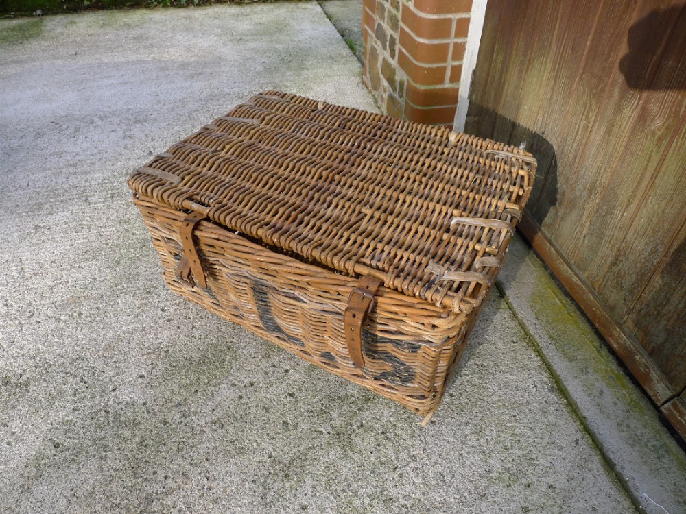 A WICKER LAUNDRY BASKET 