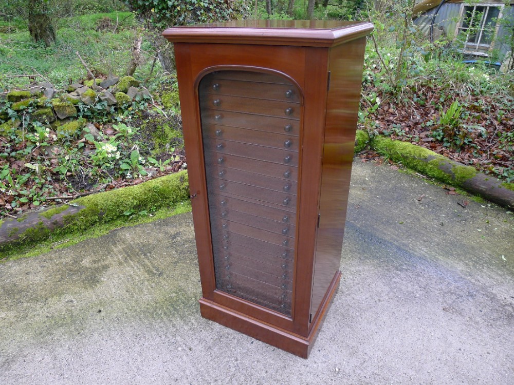 A FINE 20 DRAWER MAHOGANY COLLECTORS CABINET BY MESSRS WATKINS & DONCASTER. CIRCA 1900.