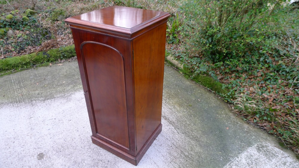 A FINE, SOLID MAHOGANY JANSEN 20 DRAWER COLLECTORS CABINET. CIRCA 1890 View IV