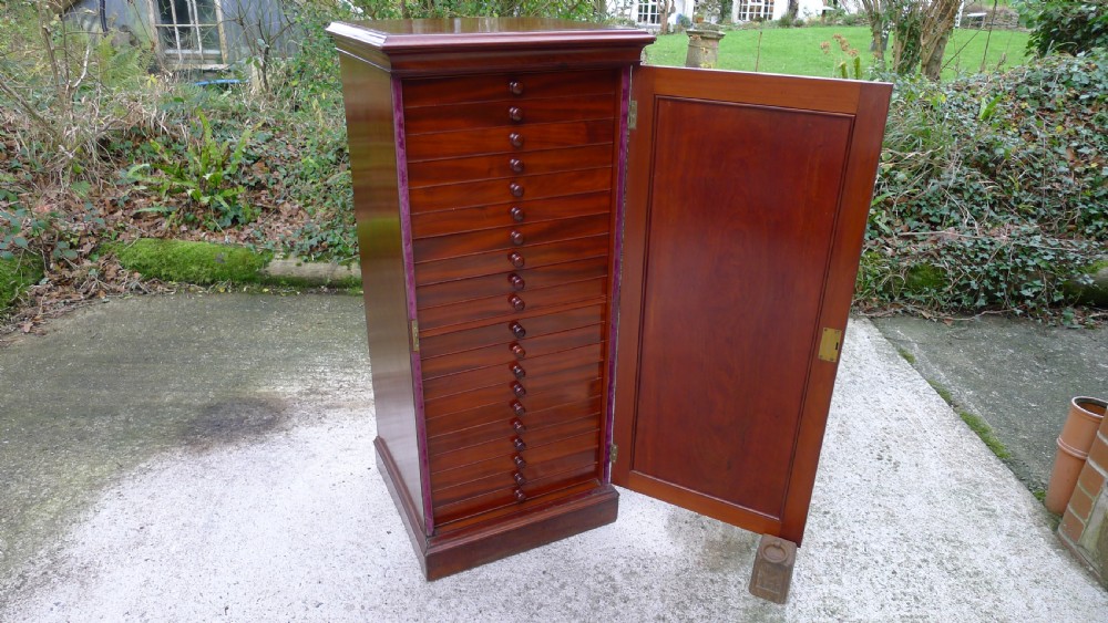 A FINE, SOLID MAHOGANY JANSEN 20 DRAWER COLLECTORS CABINET. CIRCA 1890 View V