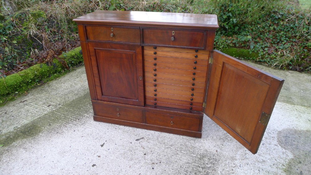 A FINE 28 DRAWER COLLECTORS CABINET CIRCA 1850 IN HONDURAS MAHOGANY View VII