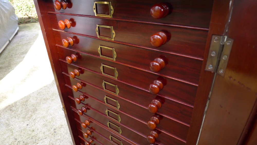 A FINE 16 DRAWER VICTORIAN MAHOGANY COLLECTORS SPECIMEN CABINET CIRCA 1890 View III