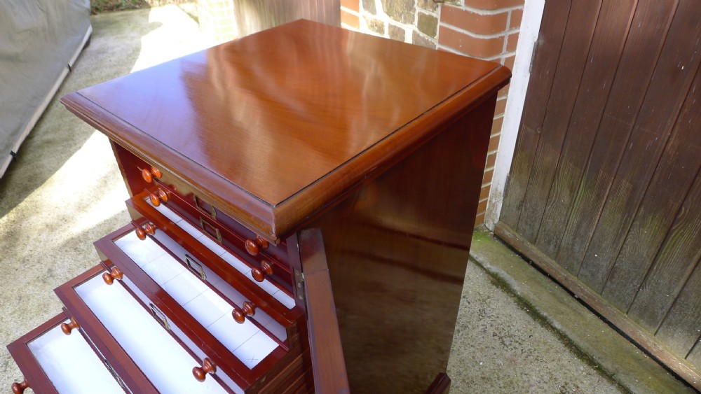 A FINE 16 DRAWER VICTORIAN MAHOGANY COLLECTORS SPECIMEN CABINET CIRCA 1890 View IV