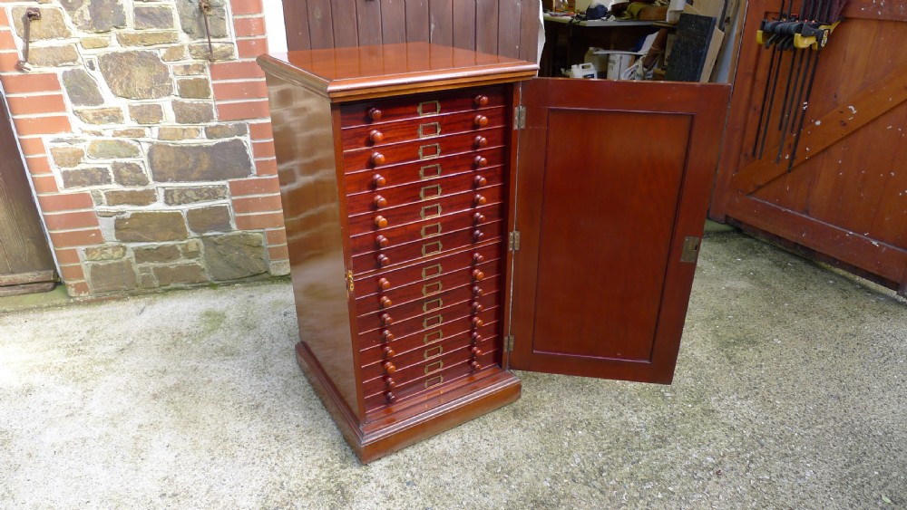 A FINE 16 DRAWER VICTORIAN MAHOGANY COLLECTORS SPECIMEN CABINET CIRCA 1890 View VIII