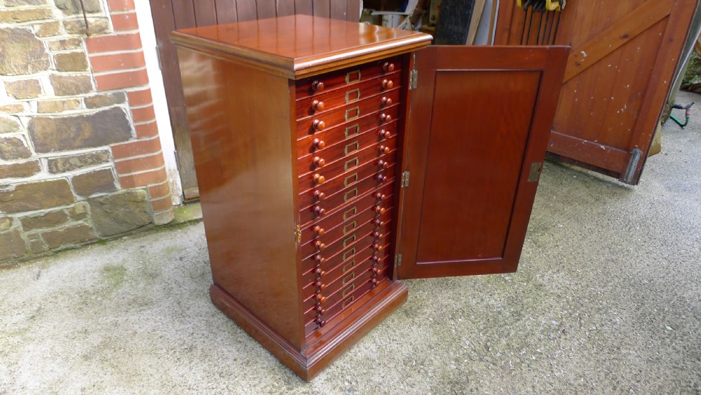 A FINE 16 DRAWER VICTORIAN MAHOGANY COLLECTORS SPECIMEN CABINET CIRCA 1890 View IX