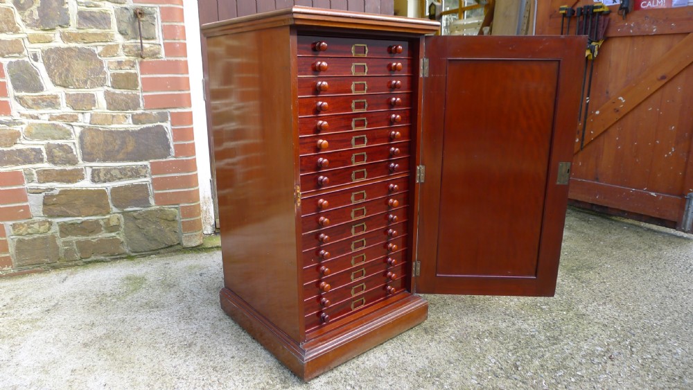 A FINE 16 DRAWER VICTORIAN MAHOGANY COLLECTORS SPECIMEN CABINET CIRCA 1890 View X