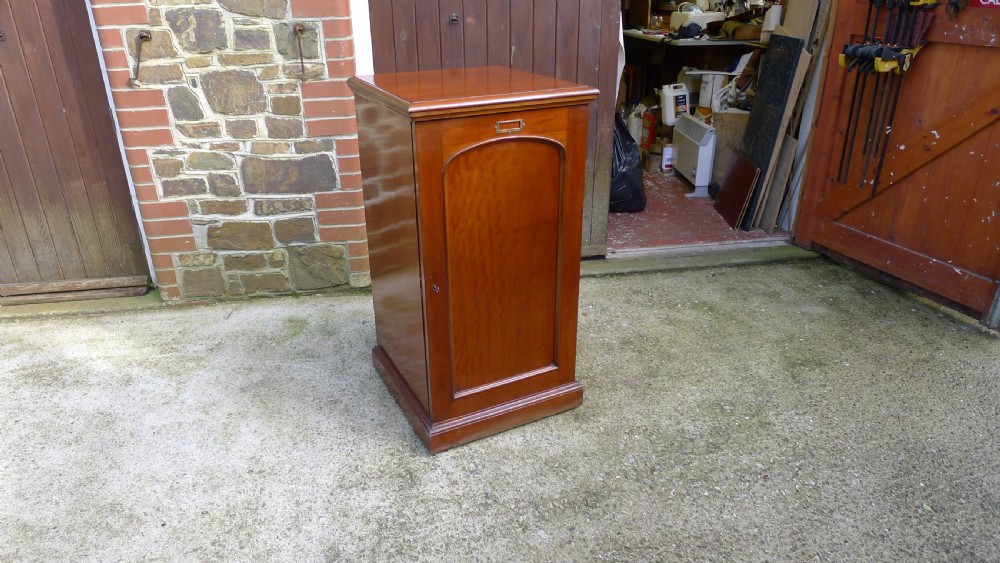 A FINE 16 DRAWER VICTORIAN MAHOGANY COLLECTORS SPECIMEN CABINET CIRCA 1890 View XII
