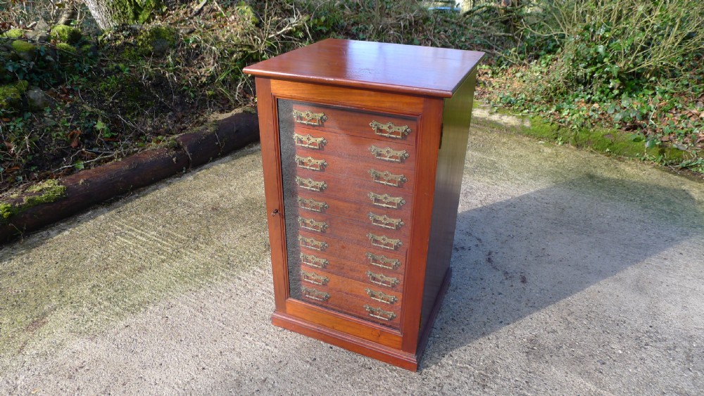 A GOOD VICTORIAN MAHOGANY 12 DRAWER SPECIMEN COLLECTORS CABINET. CIRCA 1890