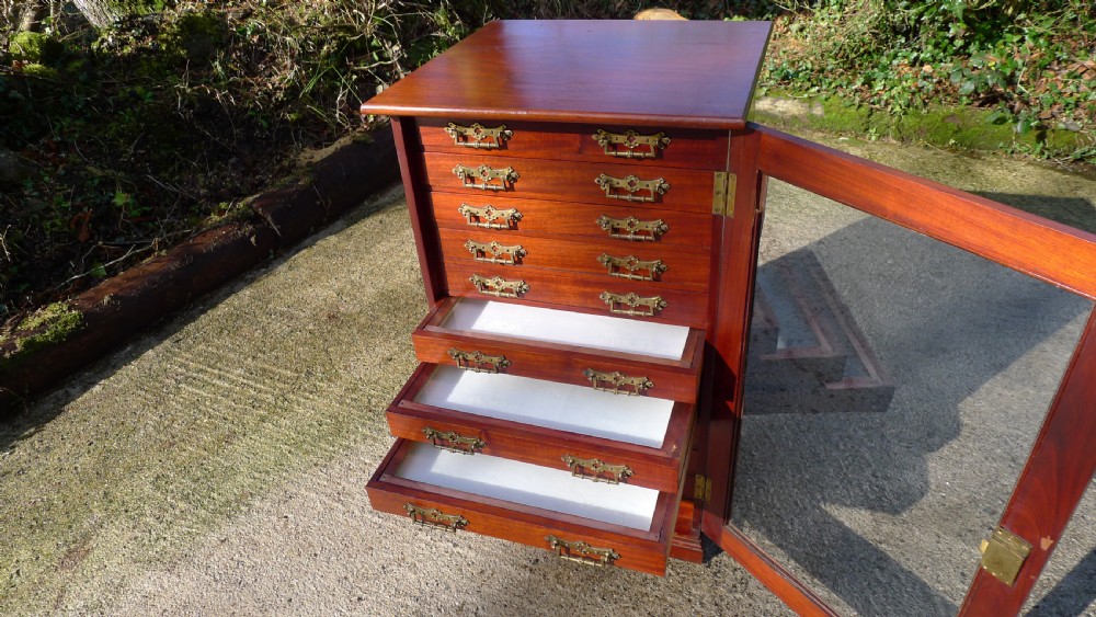 A GOOD VICTORIAN MAHOGANY 12 DRAWER SPECIMEN COLLECTORS CABINET. CIRCA 1890 View IV