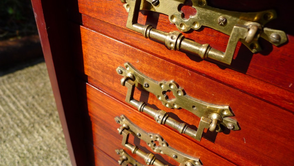 A GOOD VICTORIAN MAHOGANY 12 DRAWER SPECIMEN COLLECTORS CABINET. CIRCA 1890 View VIII