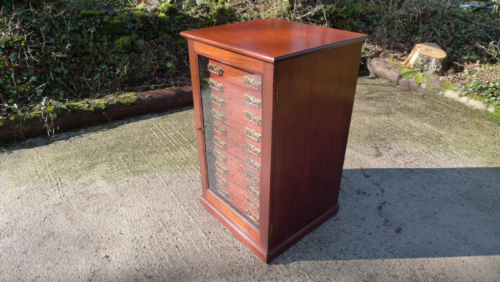 A GOOD VICTORIAN MAHOGANY 12 DRAWER SPECIMEN COLLECTORS CABINET. CIRCA 1890 View XII