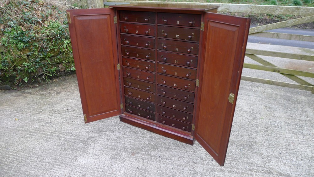 A VERY UNUSUAL AND INTERESTING VICTORIAN MAHOGANY COLLECTORS CABINET. CIRCA 1870. View XV