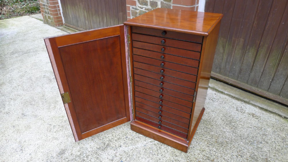 A SUPERB AND HISTORIC 16 DRAWER COLLECTORS CABINET. PROPERTY OF THE LATE J.C.DALE 1791-1872.