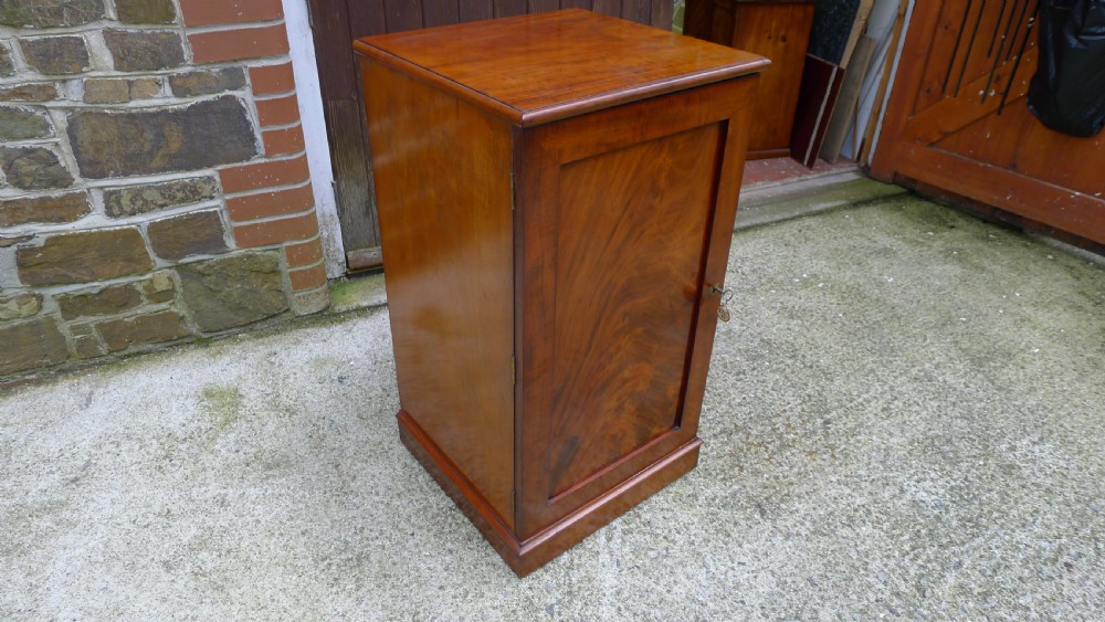 A SUPERB AND HISTORIC 16 DRAWER COLLECTORS CABINET. PROPERTY OF THE LATE J.C.DALE 1791-1872. View III