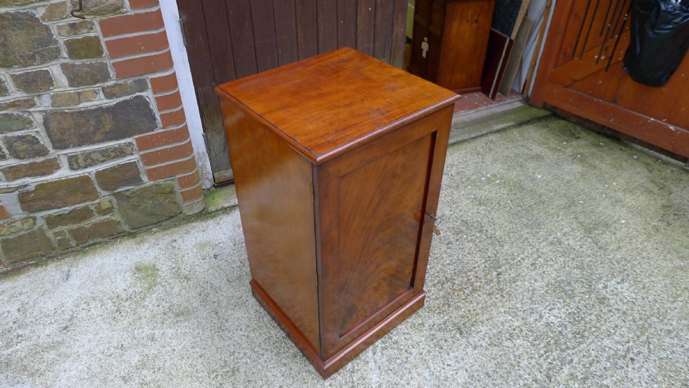 A SUPERB AND HISTORIC 16 DRAWER COLLECTORS CABINET. PROPERTY OF THE LATE J.C.DALE 1791-1872. View IV