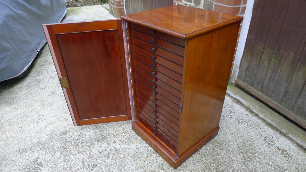 A SUPERB AND HISTORIC 16 DRAWER COLLECTORS CABINET. PROPERTY OF THE LATE J.C.DALE 1791-1872. View VII