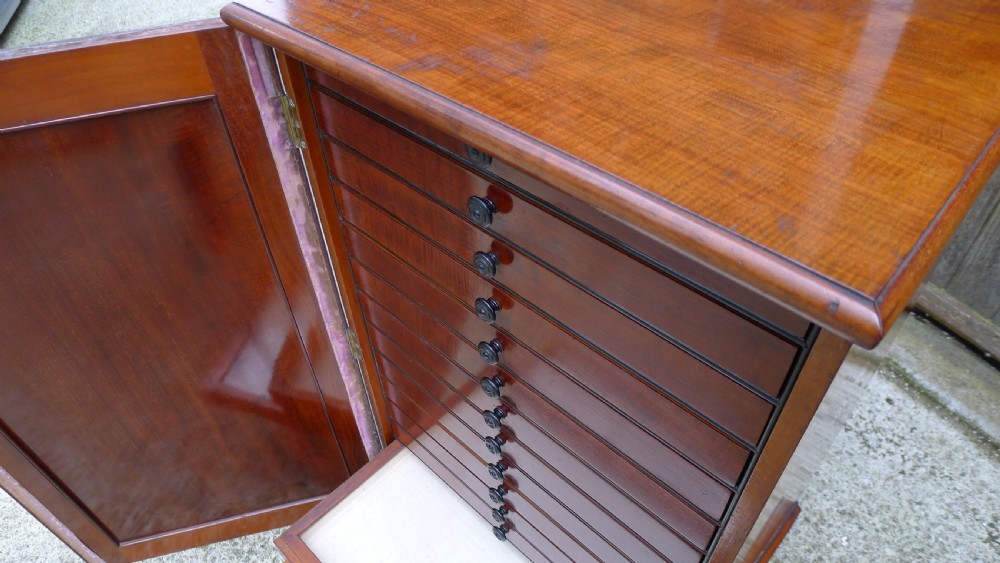 A SUPERB AND HISTORIC 16 DRAWER COLLECTORS CABINET. PROPERTY OF THE LATE J.C.DALE 1791-1872. View XIV